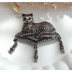 Silver Toned Tasseled Cat | Kitty | Kitten  Marcasite Vintage Brooch Pin